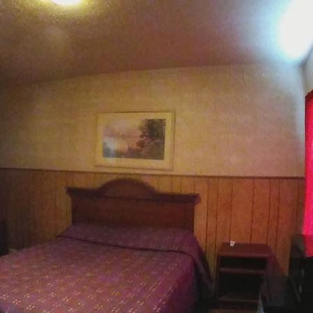 Colonial Motel Marshalltown Exterior foto